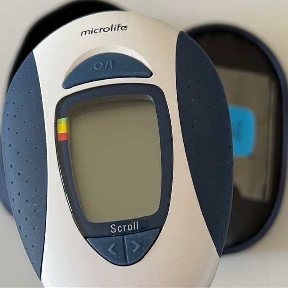 Microlife PF100 COPD Electronic Peak Flow Digital Asthma Reader - Picture 3 of 6
